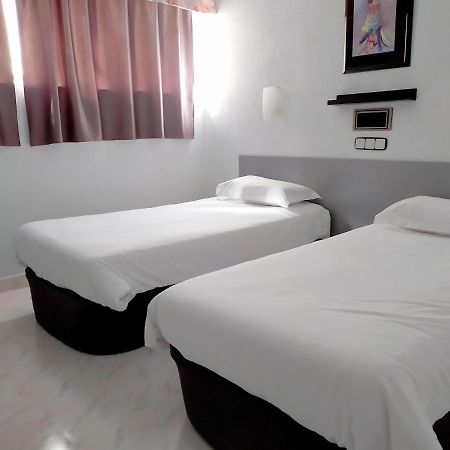Hostal Lady Ana Maria Collado Villalba Ngoại thất bức ảnh