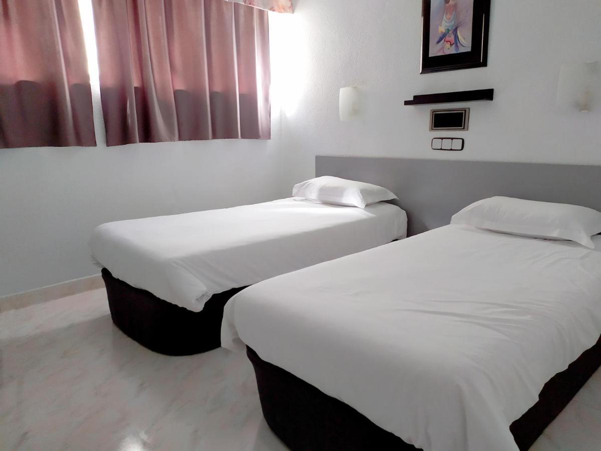 Hostal Lady Ana Maria Collado Villalba Ngoại thất bức ảnh