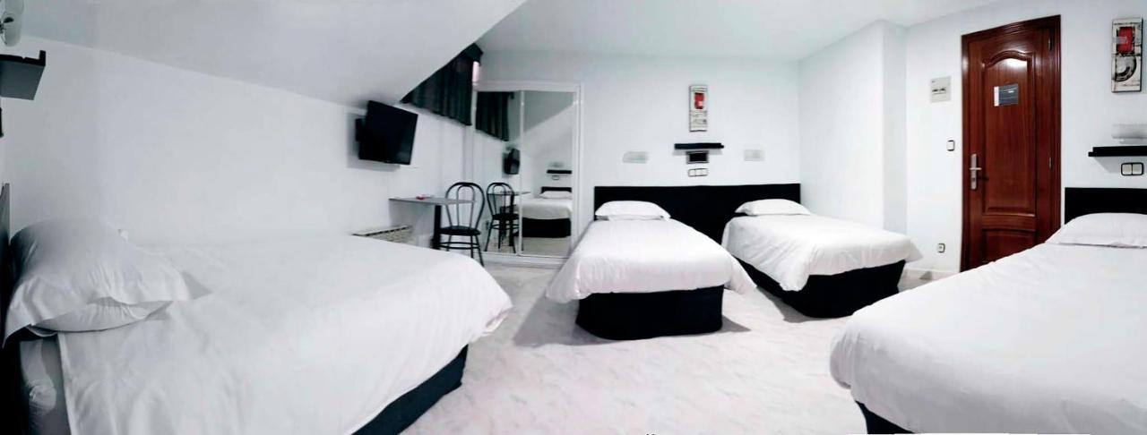 Hostal Lady Ana Maria Collado Villalba Ngoại thất bức ảnh