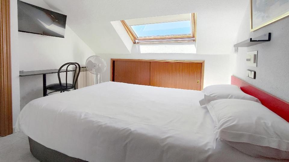 Hostal Lady Ana Maria Collado Villalba Ngoại thất bức ảnh