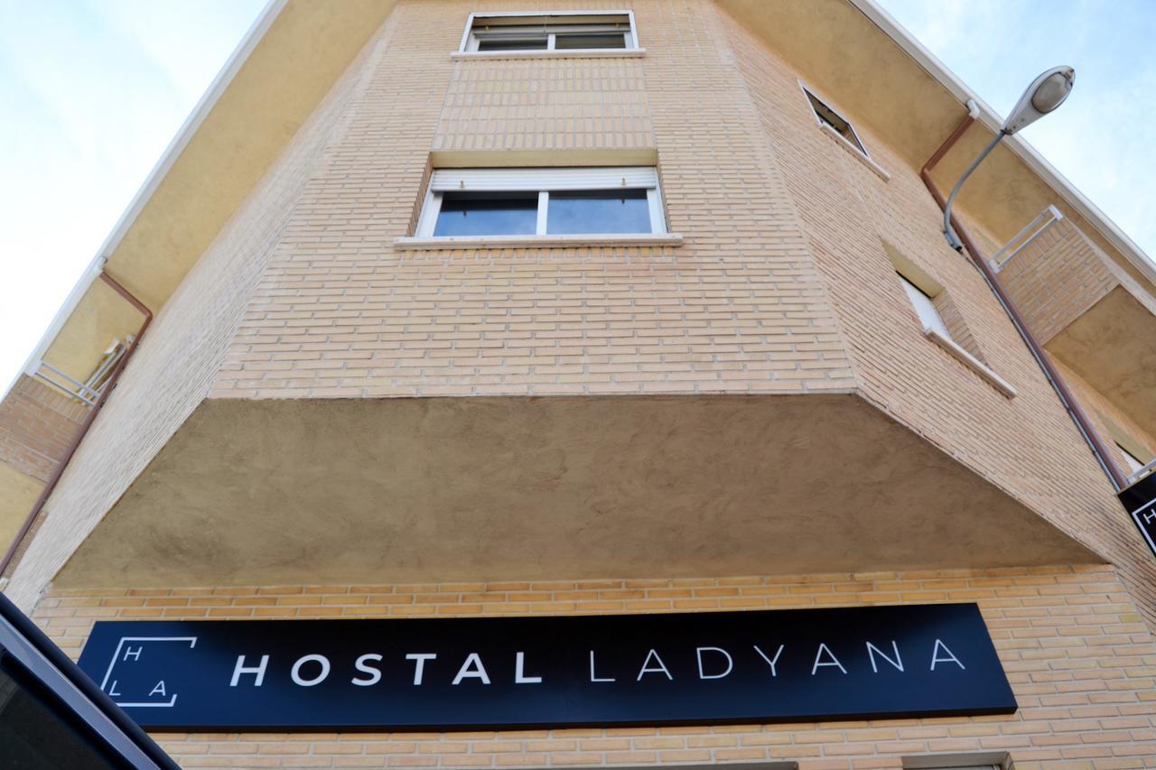 Hostal Lady Ana Maria Collado Villalba Ngoại thất bức ảnh