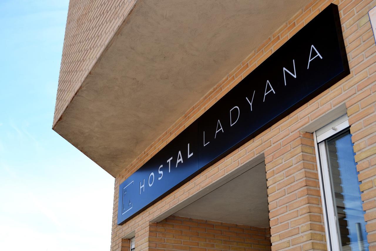 Hostal Lady Ana Maria Collado Villalba Ngoại thất bức ảnh