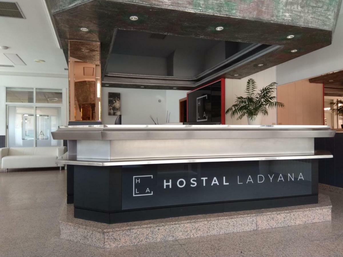 Hostal Lady Ana Maria Collado Villalba Ngoại thất bức ảnh