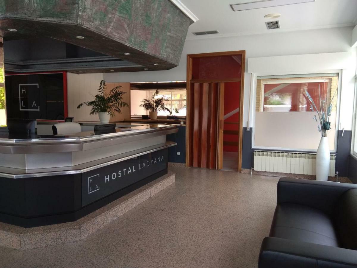 Hostal Lady Ana Maria Collado Villalba Ngoại thất bức ảnh