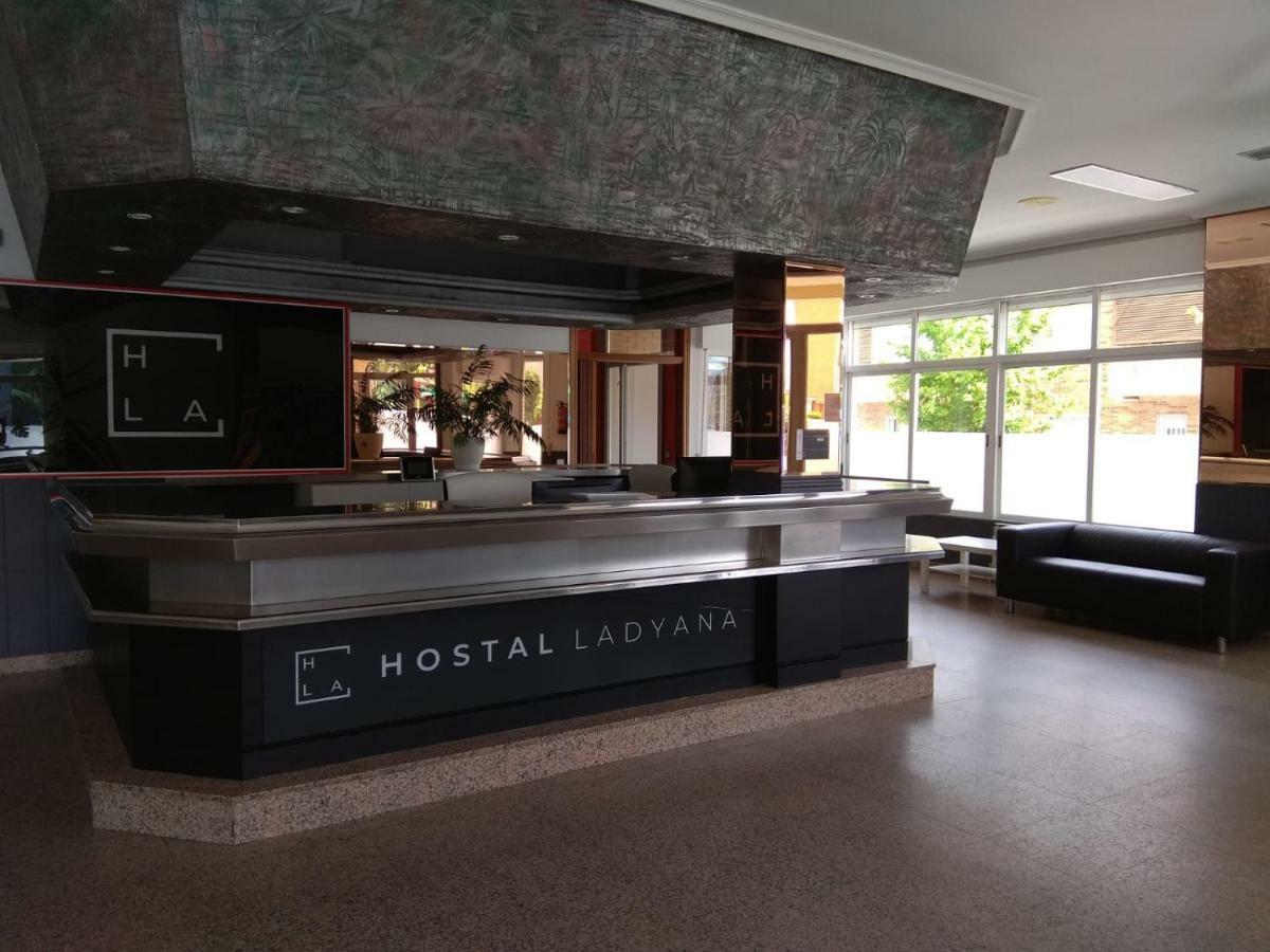 Hostal Lady Ana Maria Collado Villalba Ngoại thất bức ảnh